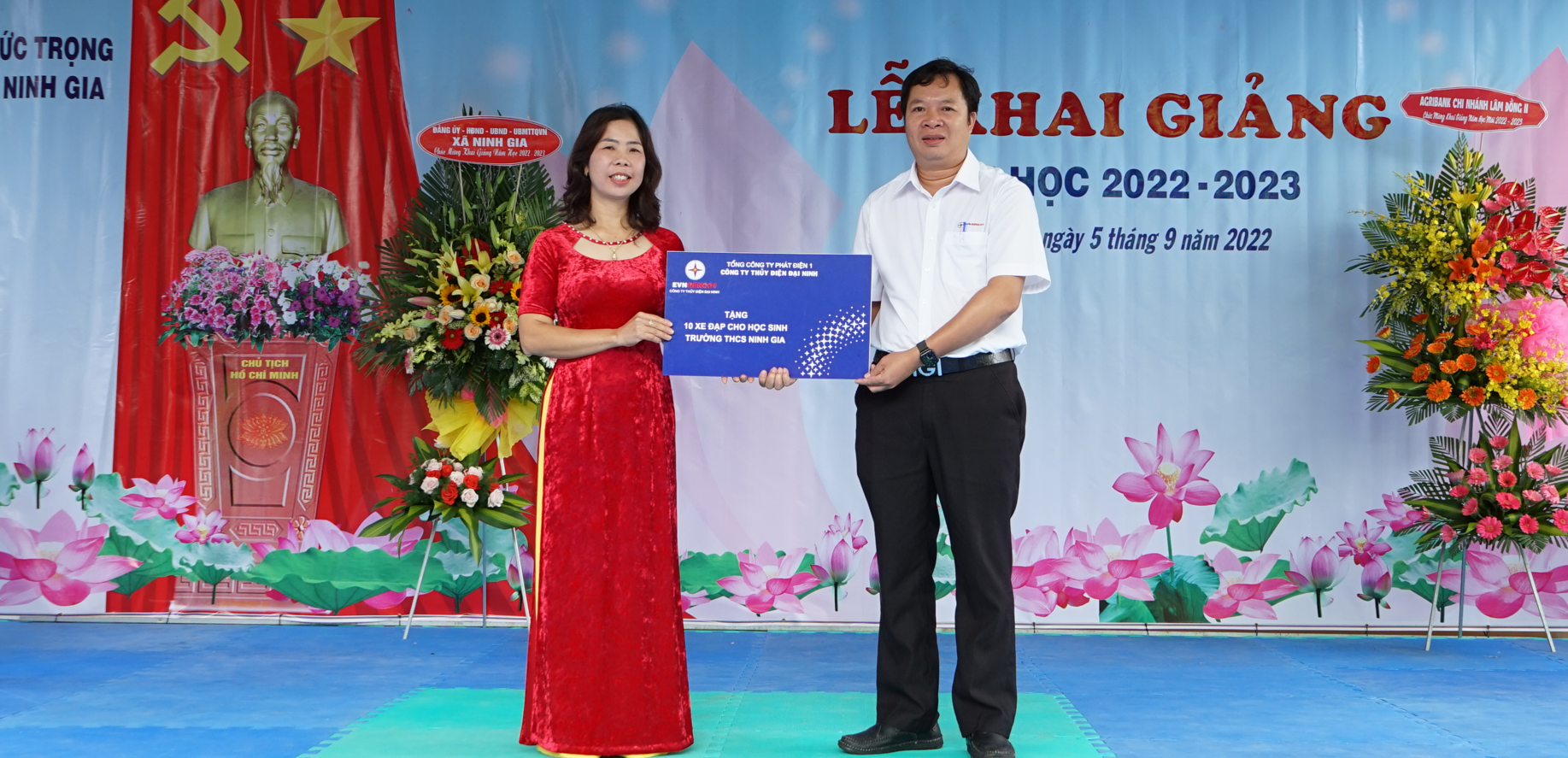 Công ty Thủy điện Đại Ninh trao tặng 22 xe đạp cho học sinh nghèo nhân dịp khai giảng năm học 2022-2023