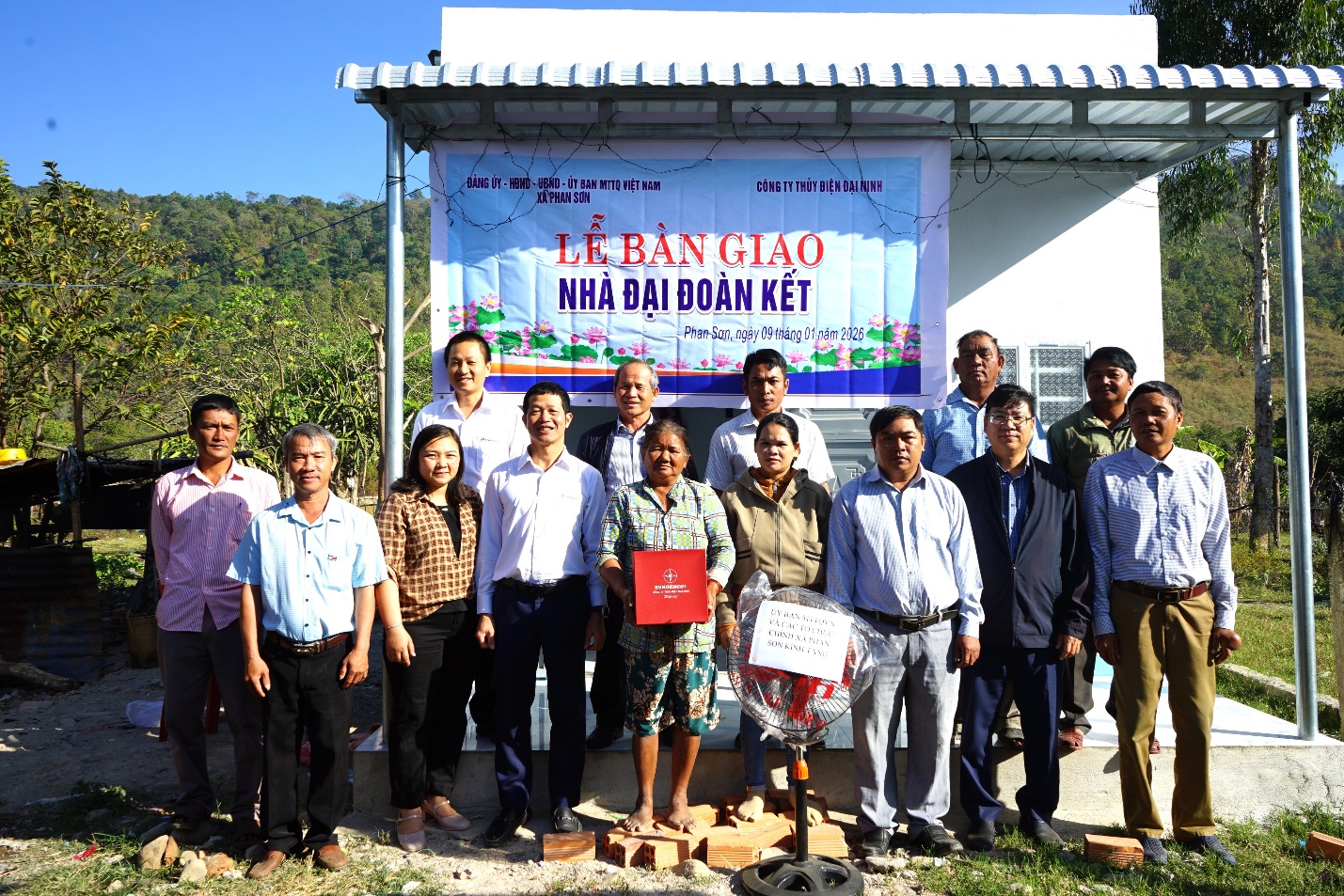 Thủy điện Đại Ninh chung tay xây dựng 04 nhà Đại đoàn kết tại xã Phan Sơn, tỉnh Lâm Đồng