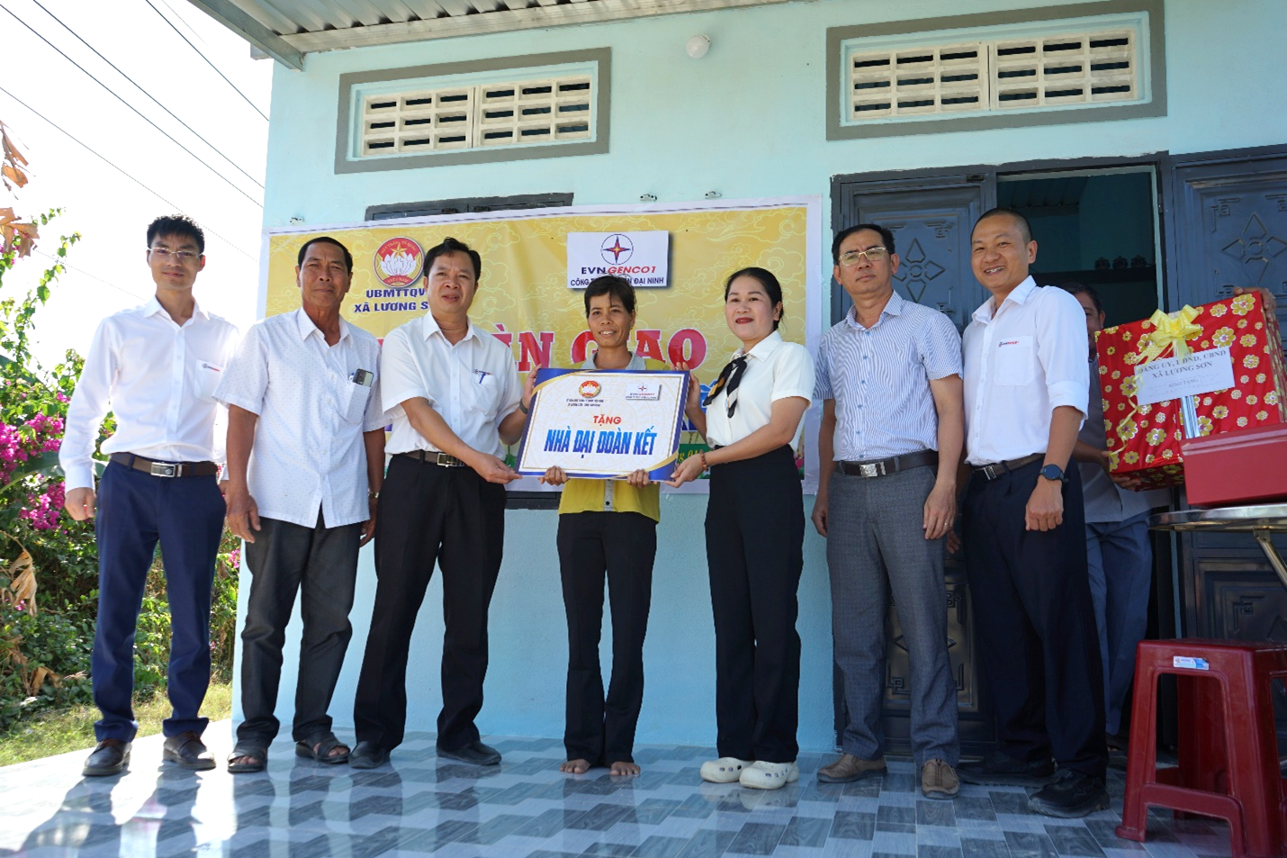 Thủy điện Đại Ninh tặng 04 nhà Đại đoàn kết và 140 phần quà nhân dịp Tết Bính Ngọ 2026